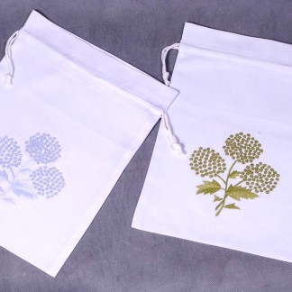 Laundry bag with 3 mimosa flowers